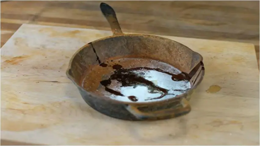 how to remove rust from cast iron easily