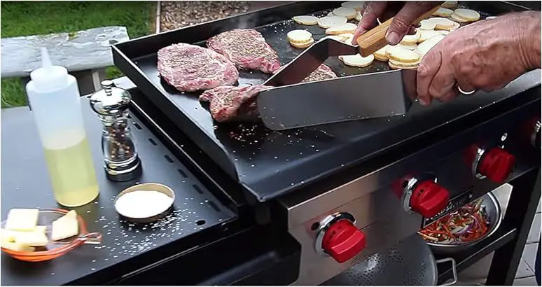 can you use a metal spatula on a blackstone grill